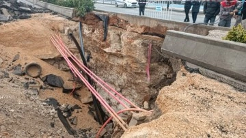 Gaziantep’te sağanak yağış nedeniyle yol çöktü