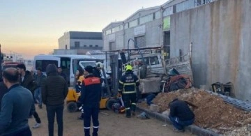 Gaziantep'te servis minibüsü, kamyonete çarptı: 2 işçi öldü, 3 yaralı