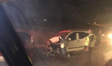 Gaziantep'te ticari araç ile otomobil kafa kafaya çarpıştı: 8 yaralı