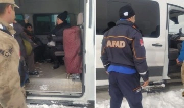 Geziye giderken karda mahsur kalan turistler kurtarıldı
