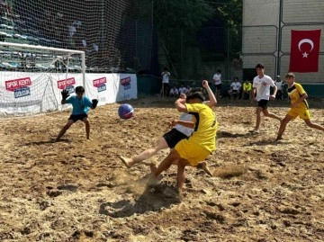 Gölcük Belediyesi Kum Futbol Turnuvası Başladı