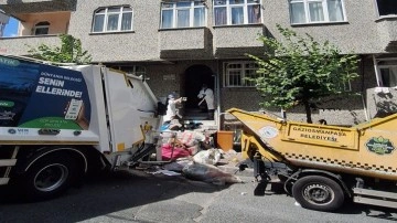 Görenler dehşete kapıldı! Gaziosmanpaşa'da bir evden 5 ton çöp çıktı