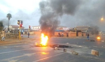 Güney Afrika'da belediye binası ateşe verildi: 2 kişi hayatını kaybetti