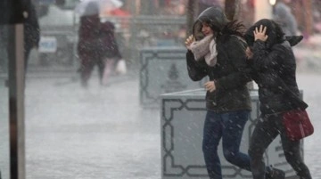 Hafta sonu planı yapanlar dikkat! İstanbullulara sağanak yağış ve fırtına uyarısı