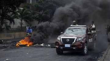 Haiti'de, eski senatör ve yeğeni araçta yakılarak öldürüldü
