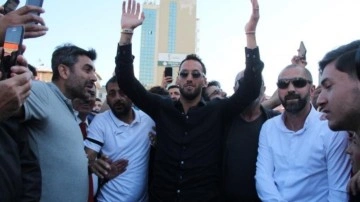 Hakan Çalhanoğlu'nun ziyaretinde izdiham yaşandı