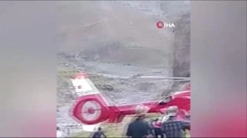 Hakkari'de attan düşen vatandaş ambulans helikopterle kurtarıldı