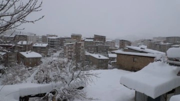 Hakkari'de kartpostallık kar manzarasını görenler mest oldu