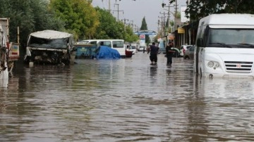 Hatay’da aşırı yağışlarla birlikte Amik Ovası sular altında kaldı