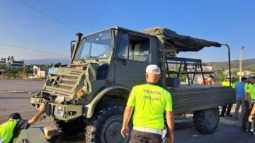 Hatay'da askeri araç tıra çarptı: 10 asker yaralı