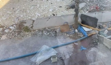 Hatay'da bir enkazın su dolu bodrum katında erkek cesedi bulundu