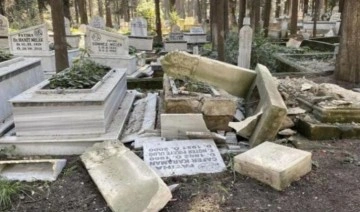 Hatay’da depremde mezarlar da hasar gördü