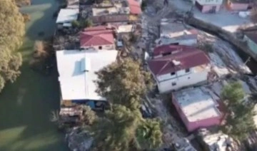 Hatay'da fay hattının geçtiği köy ikiye bölündü, evler yerin dibine 3 metre düştü