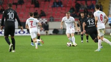 Hatayspor ile Antalyaspor'un gol düellosunda kazanan çıkmadı