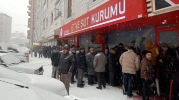 Hayvancılığın başkenti Erzurum'da eksi 5 derecede 500 metrelik ucuz et kuyruğu