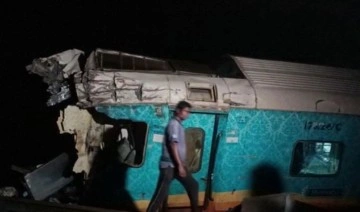 Hindistan'daki tren kazasında ölü sayısı 171'e yükseldi