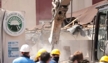 Hiranur Vakfı'nın kaçak binasında yıkım