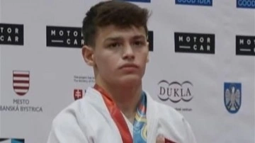 İbrahim Demirel, 66 kiloda altın madalya kazandı