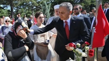 İçişleri Bakanı Yerlikaya, 15 Temmuz Şehitliği'ndeki anma programına katıldı