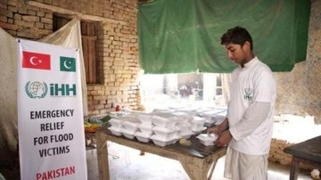 İHH, Pakistan'da sel mağdurlarına yardımlarını sürdürüyor