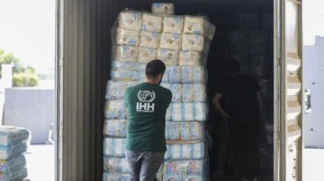 İHH, Sudan'a 15 konteynerlik yardım malzemesi gönderdi!