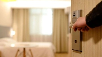 İki erkeğe oda vermeyen otele üst sınırdan para cezası