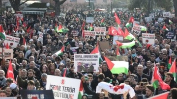 'İnsan Hakları Günü'nde on binler Filistin'e destek için yürüdü