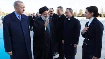 İran Cumhurbaşkanı Reisi, MB Başkanı Hafize Erkan'ın elini sıkmadı elini kaldırarak selamladı