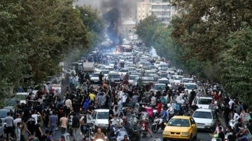 İran, günlerdir süren protestolarla ilgili 4 ülkeyi sorumlu tutup açık açık tehdit etti