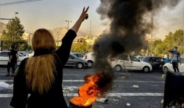 İran'da, protestocular yeniden sokak ve caddelere çıktı