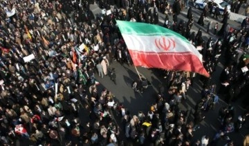 İran'da protestolar devam ediyor: Bir yarbay hayatını kaybetti