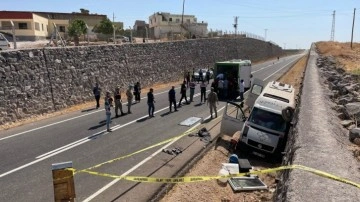 İşçileri taşıyan minibüs kaza yaptı: Ölü ve yaralılar var!