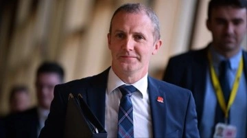 İskoçya Sağlık Bakanı Michael Matheson, 11 bin sterlinlik internet faturası nedeniyle istifa etti