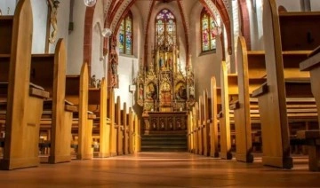 İspanya'da iki kiliseye palayla saldırı gerçekleştirildi