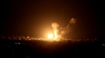 İsrail'in hava saldırıları başlattığı Gazze'den roket atışları devam etti
