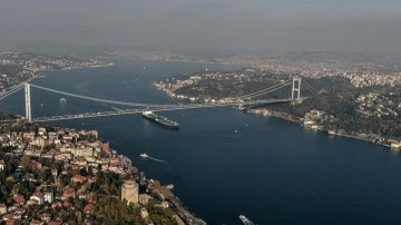 İstanbul Boğazı'nda gemi trafiği çift yönlü durdu!