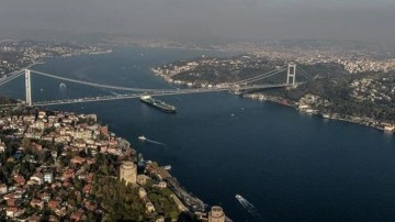 İstanbul Boğazı'nda gemi trafiği yat yarışları nedeniyle çift yönde askıya alındı