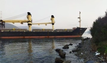 İstanbul Boğazı'nda karaya oturan gemi hareket ettirildi