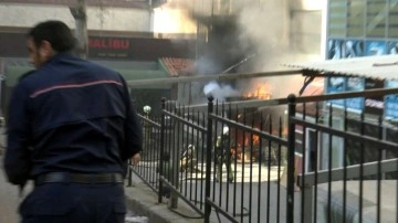İstanbul'da yürekleri ağza getiren yangın! Otoparkta çıkan yangın yandaki dükkana da sıçradı