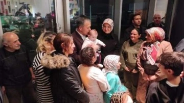 İstanbul Valisi Yerlikaya depremzedelerle iftar yaptı