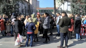İstanbul'da bir garip olay! Okul riskli diye yıkım kararı alındı, veliler eylem yaptı