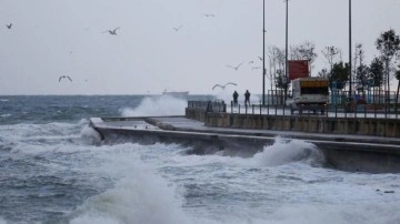 İstanbul'da deniz ulaşımına lodos engeli; bazı seferler iptal oldu