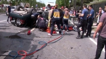 İstanbul'da feci kaza! Ağaca çarpan otomobil takla attı: Film seyreder gibi izlediler!