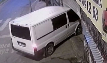 İstanbul’da film gibi soygun: Hurdacıyı kepengini minibüsle kırıp soydular