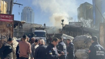 İstanbul'da geri dönüşüm deposunda yangın çıktı!