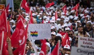 İstanbul'da gericiler LGBTİ+ karşıtı miting yaptı