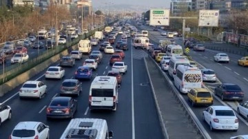 İstanbul'da haftanın ilk iş gününde trafik yoğunluğu!