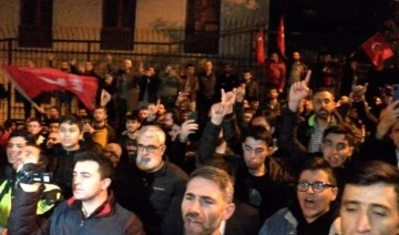 İstanbul'da İsveç Başkonsolosluğu'na yürüdüler: 'Yaşasın şeriat' ve 'tek yo