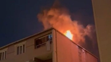 İstanbul'da korkutan çatı katı yangını!