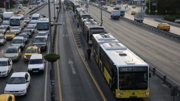 İstanbul'da metrobüs kazası! İki otobüs çarpıştı